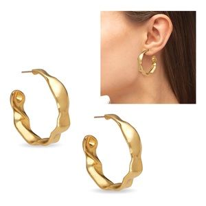 Kendra Scott • “Holland” Vintage Gold Earrings